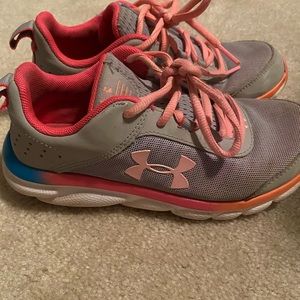 Girls 3.5 Under Armor shoes